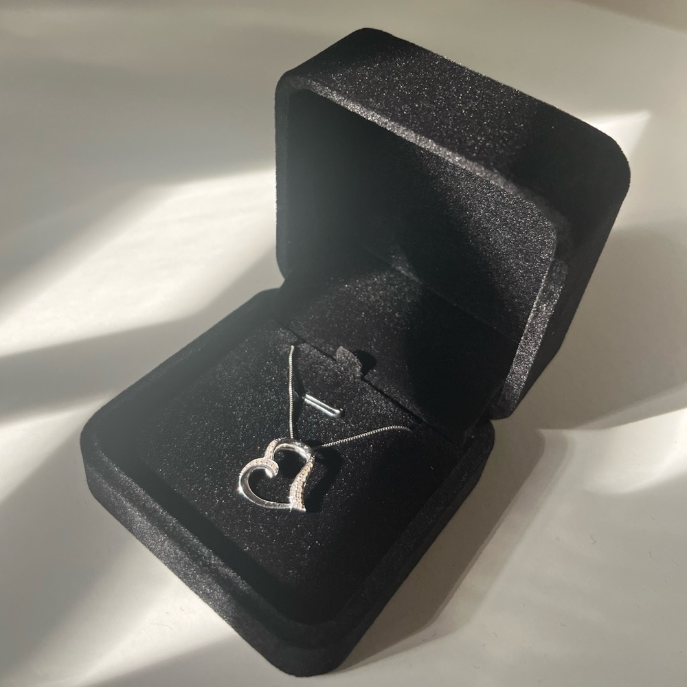 14k white gold diamond heart pendant necklace